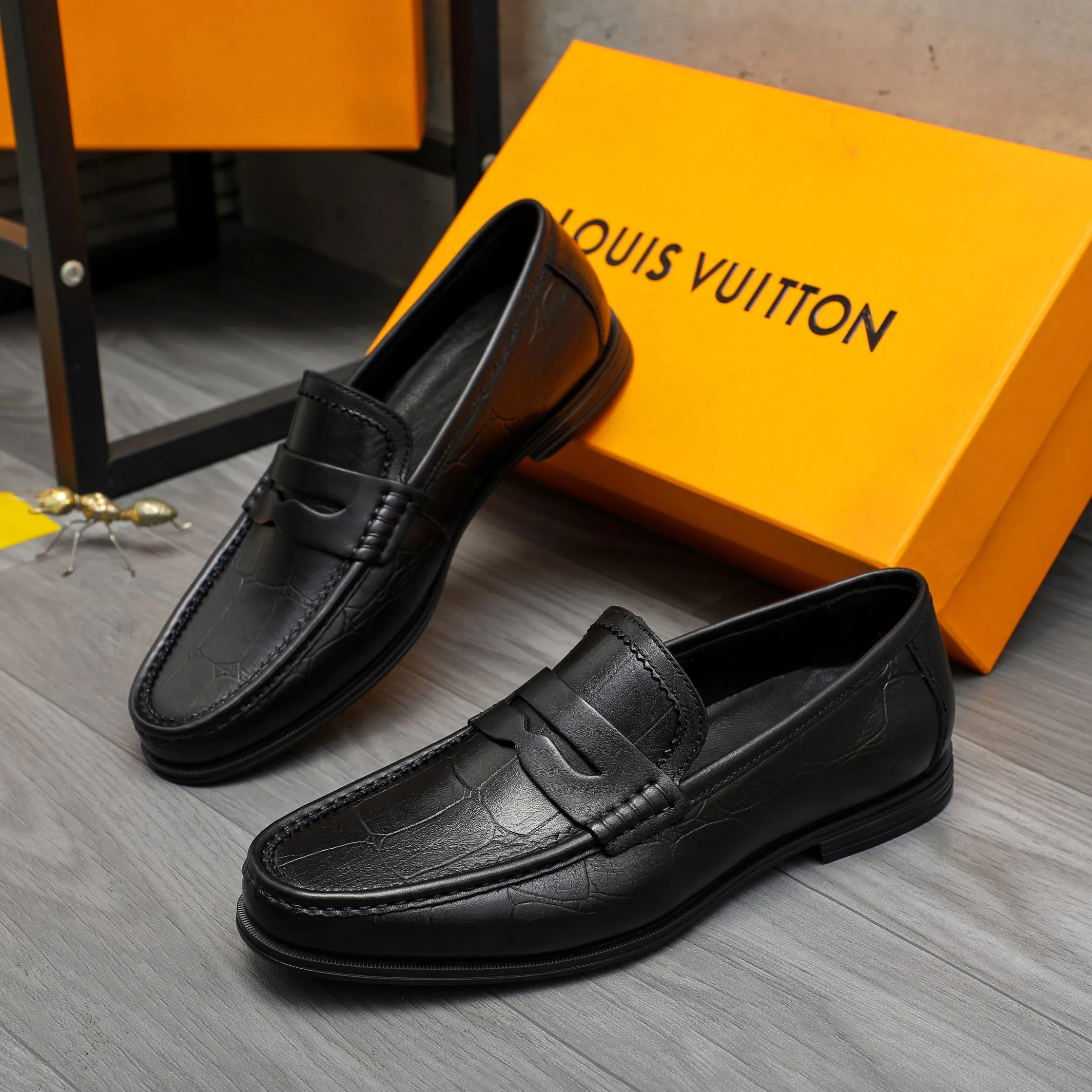 Men's shoes 💰p442 Product trademark: LV (Louis Vuitton) business casual slip-on leather shoes. Regular size: 38-46 (45.46 custom-made, non-returnable) Product materials: Selected high-quality stone grain cowhide upper, cowhide lining, rubber outsole
